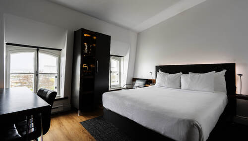 Standard Queen / 1 lit Queen